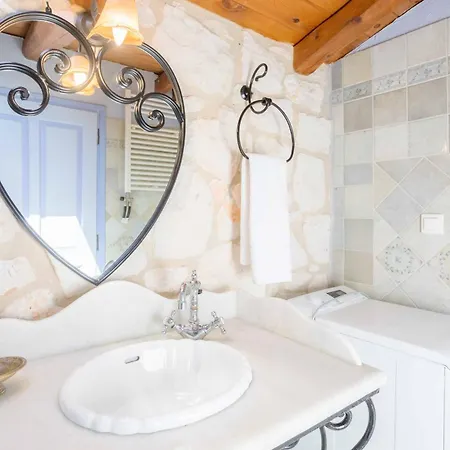 Ariadne Aresti * Agios Leon