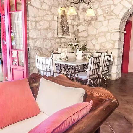 Ariadne Aresti Villa